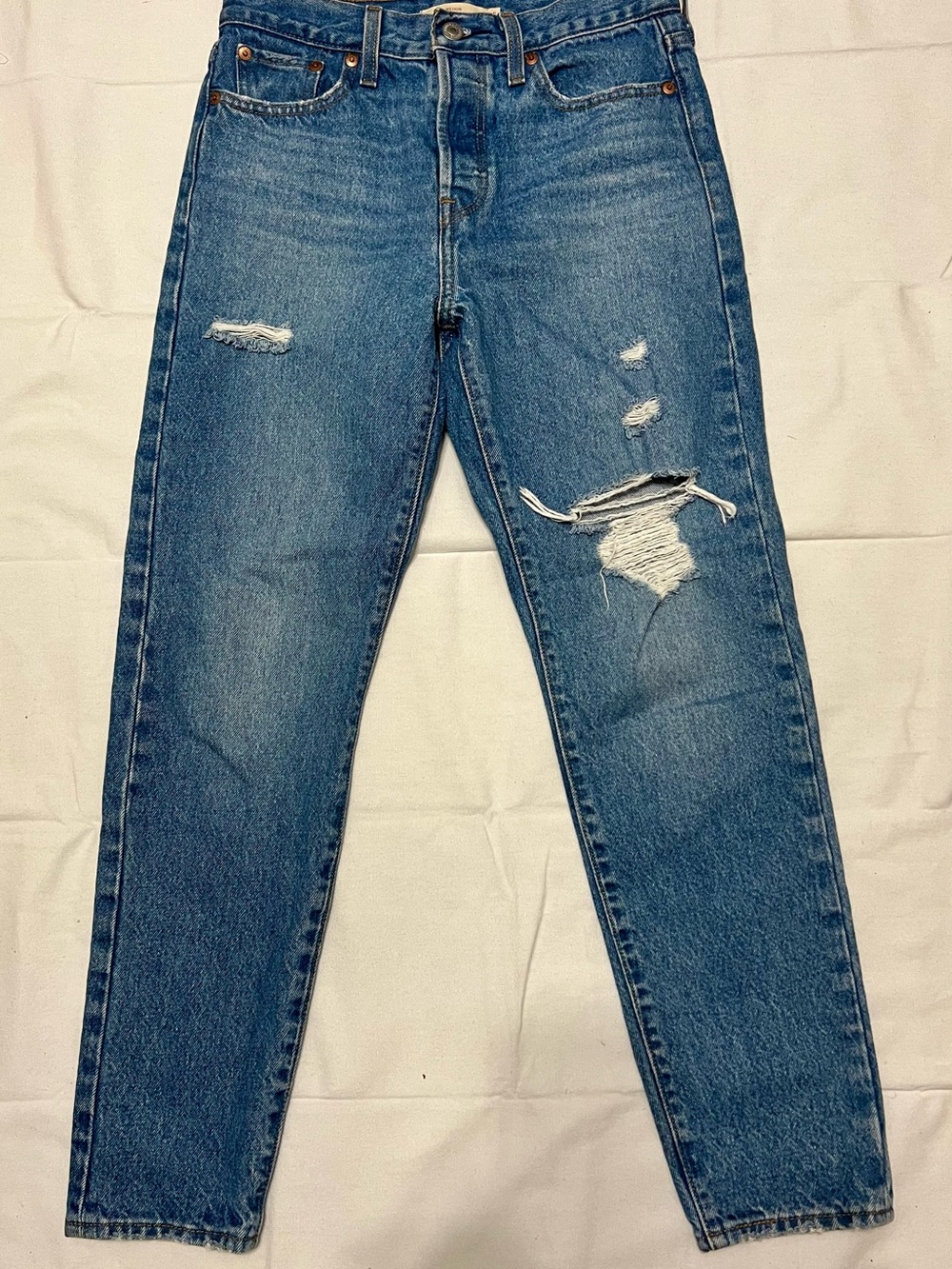 Levi’s Wedgie Straight Premium Jeans Distressed Medium Wash Size 26